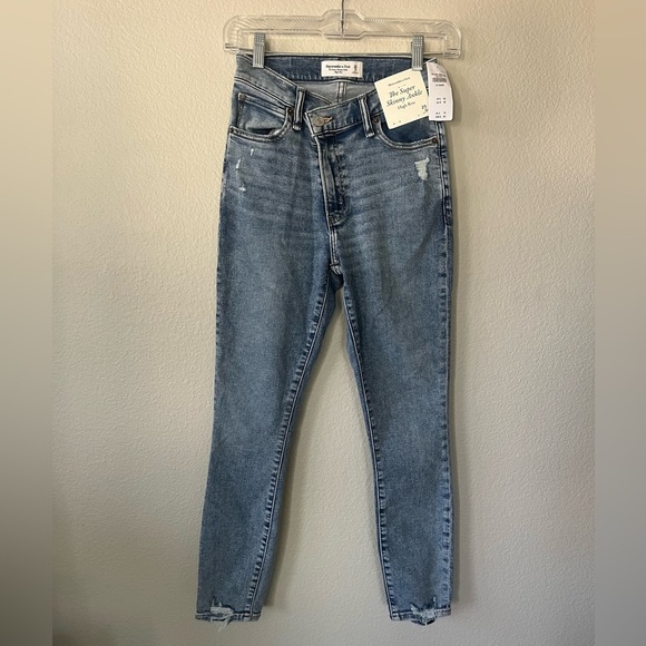 Abercrombie Super Skinny Ankle High Rise Medium Wash Jeans Women’s Size 25S NWT - Picture 3 of 16